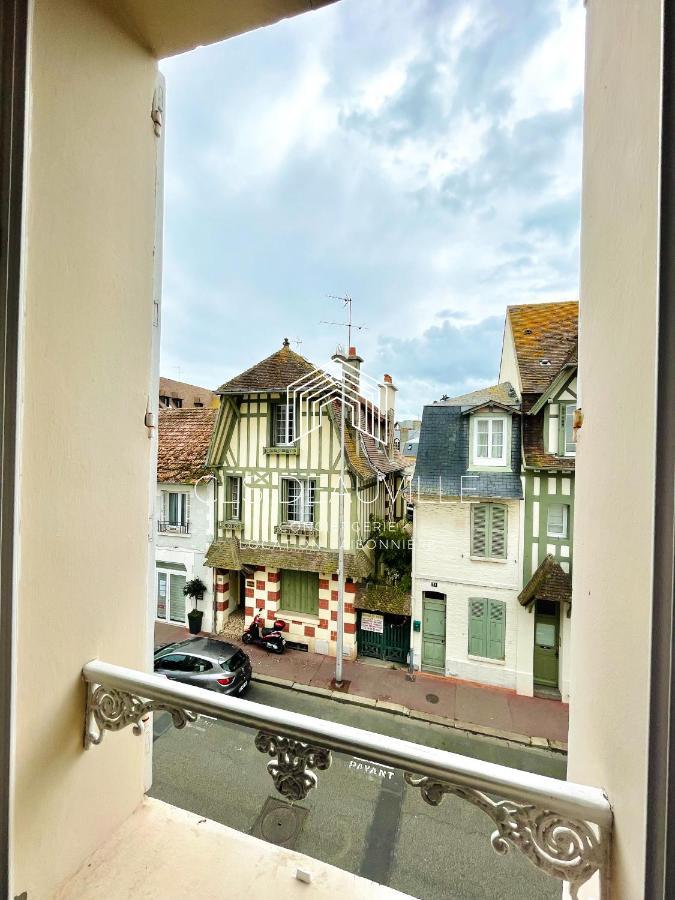 Appartement Coeur De Deauville Exteriör bild
