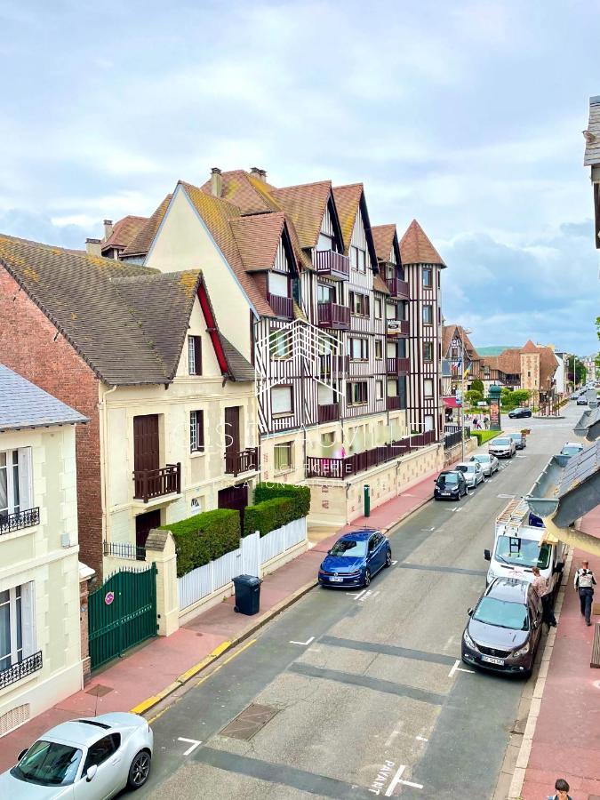 Appartement Coeur De Deauville Exteriör bild
